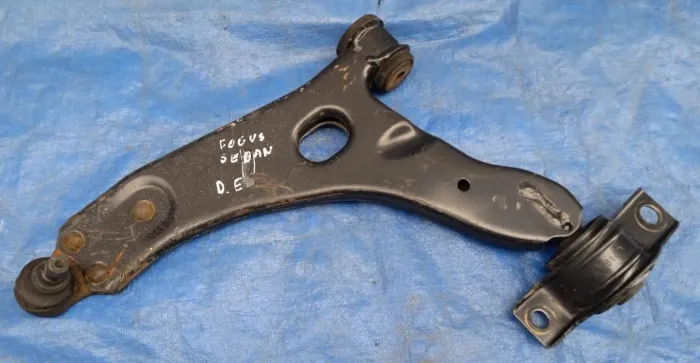 Bandeja Balança Dianteira Esquerda Ford Focus 2001 - 2008  