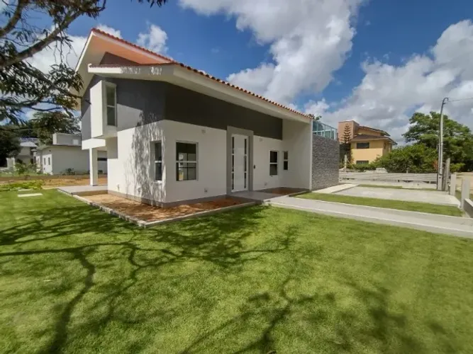 Linda Casa em Aldeia dos Camarás - PE com 04 Qts Sendo 02 Sts. Condomínio Beira de Pista