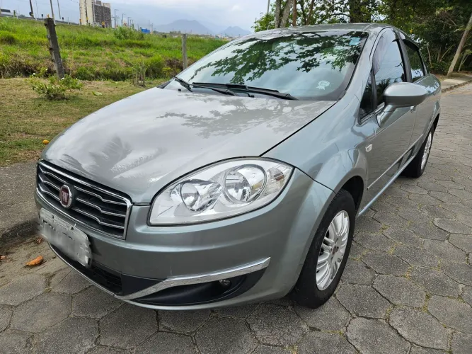 Fiat Linea Essence Dualogic 1.8 Flex 16V 4P 2015