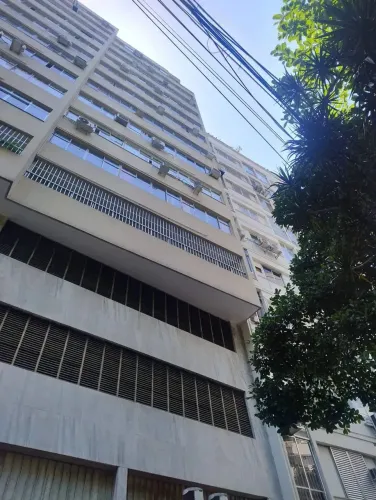 Imóvel para aluguel tem 61 metros quadrados com 2 quartos em Copacabana - Rio de Janeiro -