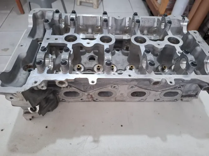 Cabeçote motor THP temos o motor tbem.