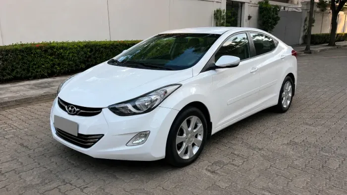 Hyundai Elantra GLS 1.8 16V Aut. 2013