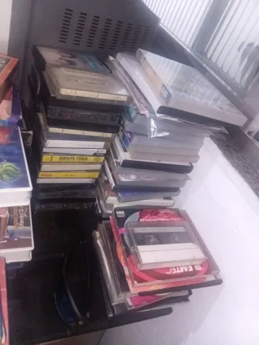 Fitas k7. DVDS e VHS 