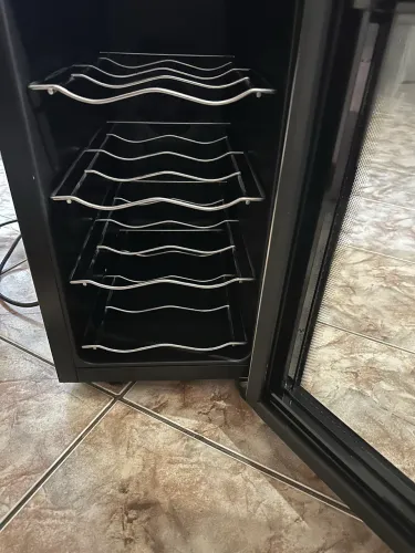 Adega climatizada 8 garrafas- Electrolux