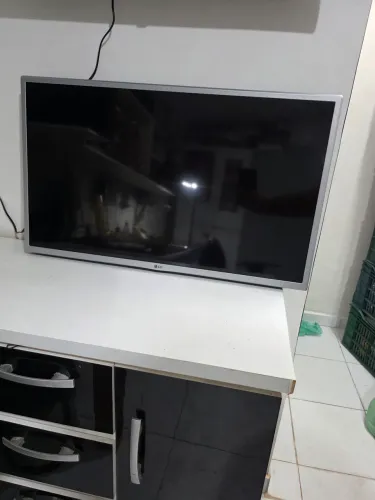 Vendo smart TV LG de 32" funcionando perfeitamente!