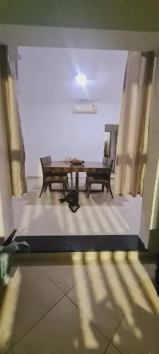 Mesa de jantar quadrada 8 lugares 