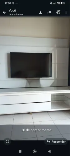 Vende-se painel de tv com hack de madeira laqueado branco, ambos 2,20 de comprimento.