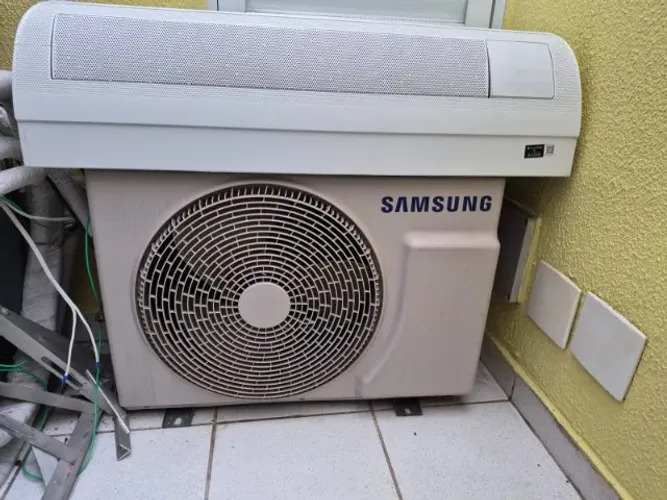 Samsung WindFree Inverter 9.000 BTUs - Seminovo - 6 meses de uso.