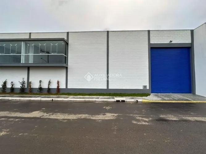 avilhão 300m² Mezanino com escritório no Condomínio São Luis!