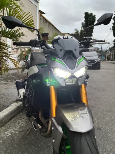 Kawasaki Z 900 R edition, muito nova.