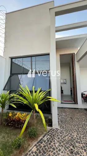 Casa no Bairro Novo Mundo 170m² com 04 quartos - Uberlândia - MG