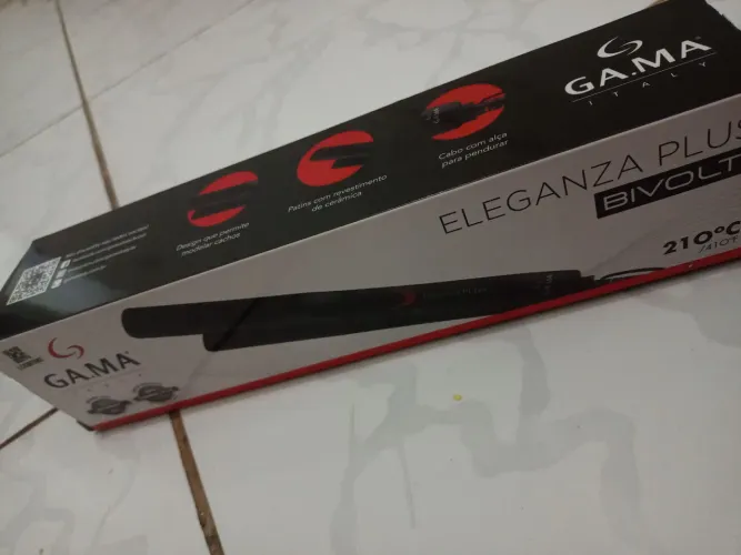 Prancha de cabelo nova, na caixa. Nunca usada, só ligada pra teste.