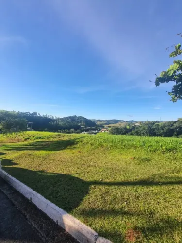 Terreno no condominio fechado Village paraybuna a 30 minutos de Caragua e são Jose dos cam