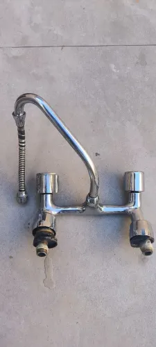 Torneira água quente e fria com misturador