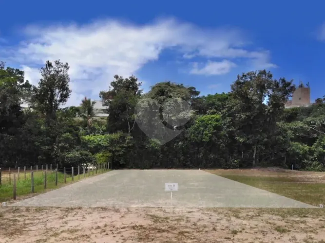 Terreno à venda em Riviera - SP