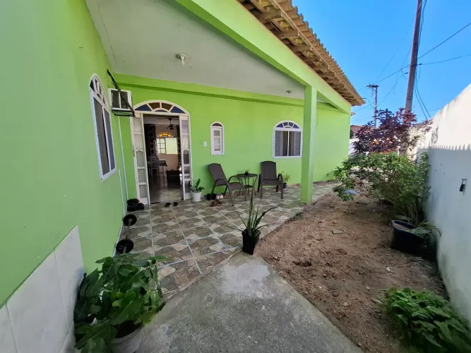 São Pedro da Aldeia - Casa aconchegante, com três quartos sendo uma suíte