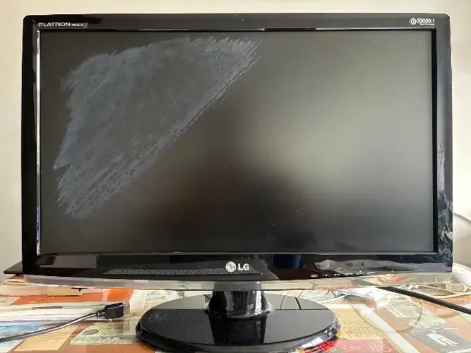 Monitor LG flatron w2353v-pf com defeito