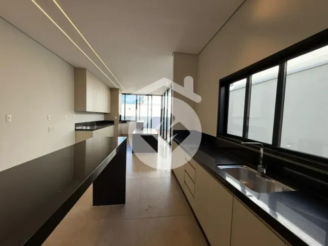 Casa para locação com 3 quartos, sendo 3 suíte - 217m² - Gávea - Uberlândia/MG