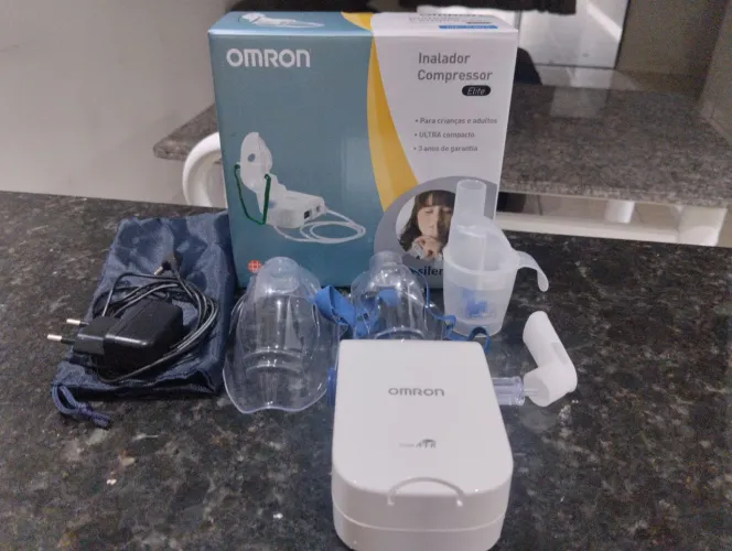 Inalador OMRON usado apenas uma vez.