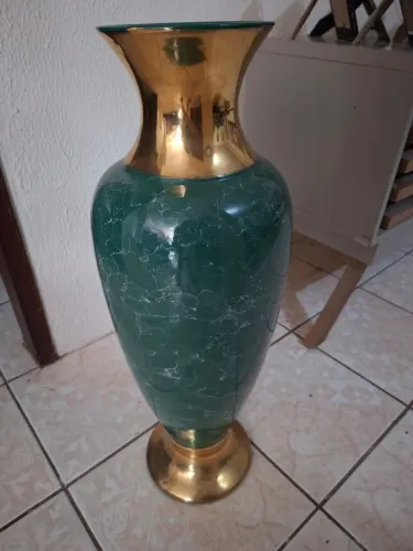Jarro Decorativo de Porcelana - Peça Elegante e Sofisticada