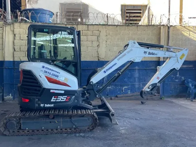 Miniescavadeira Bobcat E35z 2023 746.9hs Fechada+ar+est Aço