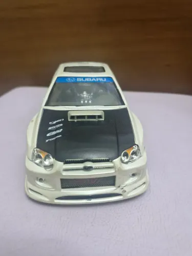 Carrinho Subaru aprox 20cm