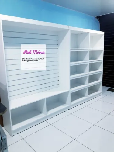 Vitrine estante com canaletado