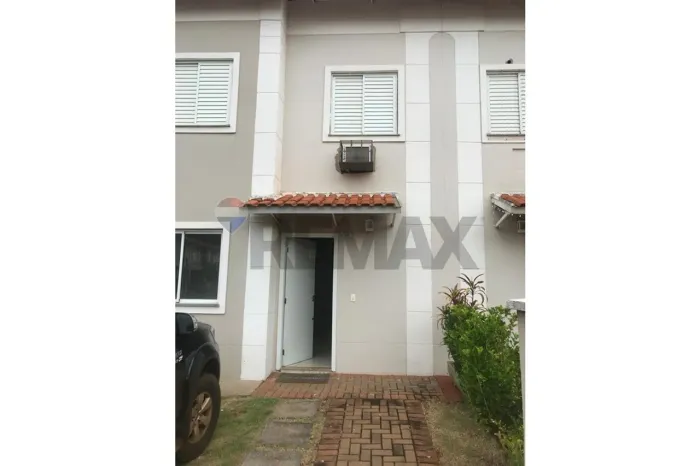 Casa para locação com 130m² de área útil, 3 quartos sendo 1 suíte, 2 vagas de garagem, laz