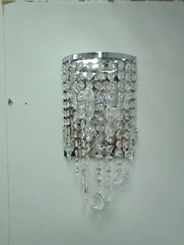 Arandela de Parede, com Base de Aço Inox, com 3 cores, e Pêndulos de Cristais montado em V
