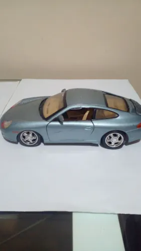 Miniatura Porsche 1/18 para restauro ou varias peças