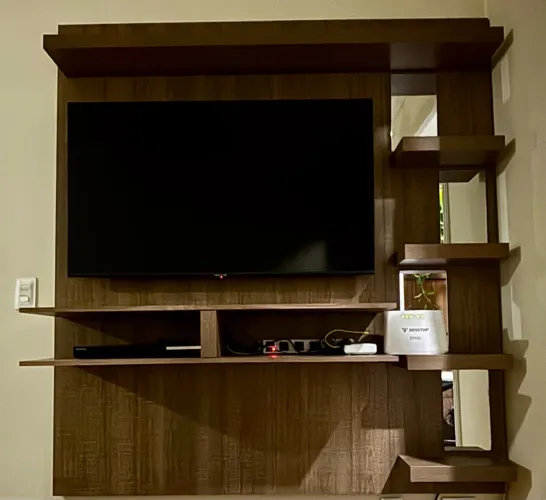 Vendo Rack de Madeira