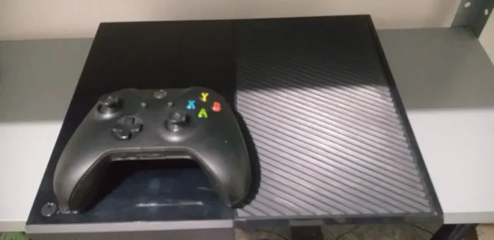 XBOX ONE + 100 JOGOS + CONTROLE