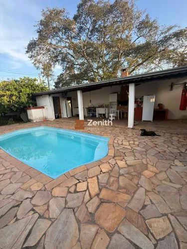 CASA NO ÁRVORE GRANDE COM 3 QUARTOS SENDO UMA SUITE E VAGA PARA 4 CARROS