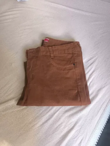 Calça jeans marron tamanho 38 seminova