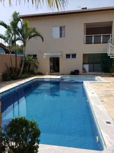 CASA COM PISCINA !!! OPORTUNIDADE SENDO 5DORMT 2SUITE PERTO DA PRAIA