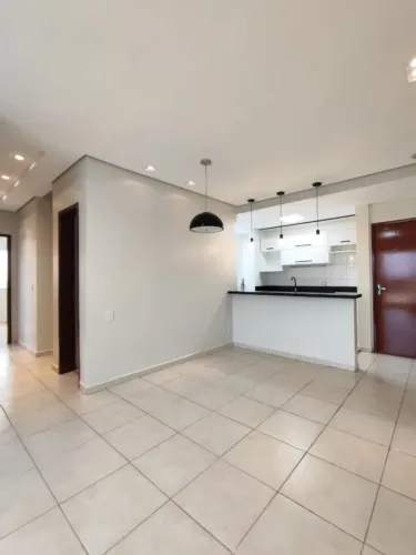 Aluga-se Apartamento 3 quartos Semi-mobiliado