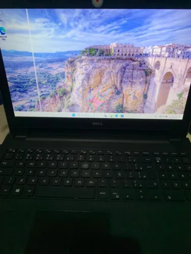 Notebook Dell simples para estudos