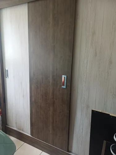 Guarda roupa de correr as portas