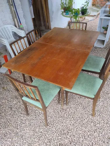 Mesa com 6 cadeiras
