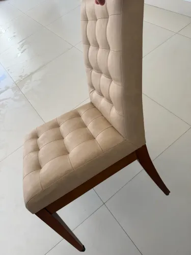 Conjunto de cadeiras com estofados em couro sintético