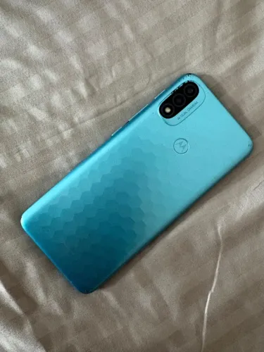 Motorola e20. Em bom uso. 250 reais. Facilito com entrega dependendo da localização 