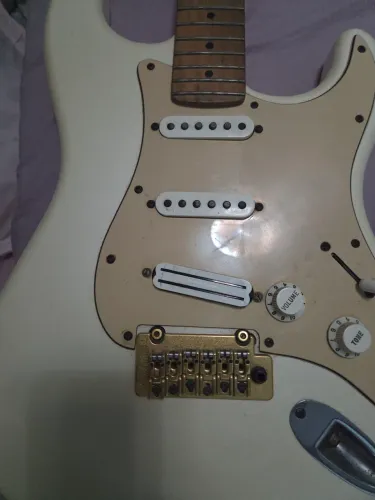 Guitarra squier Pearl White deluxe com upgrades