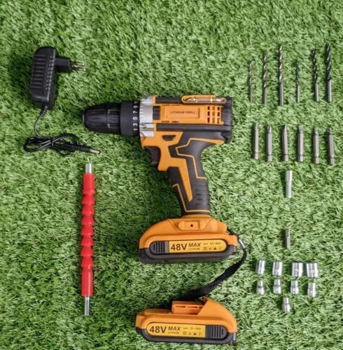 Parafusadeira/Furadeira sem fio 48V nova com 2 baterias e maleta