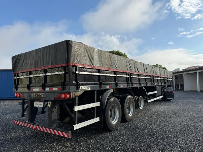 Carreta Assoalho ferro LS 2013