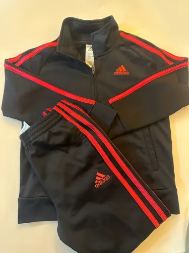 Conjunto adidas infantil, abrigo 4 anos.