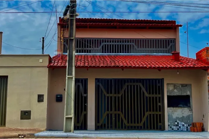 Sobrado Espaçoso, Confortável e Pronto para Morar!
