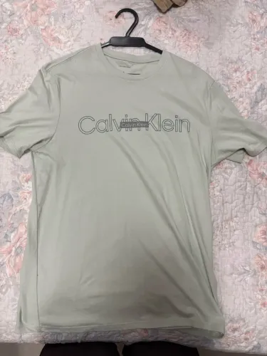 Camiseta Calvin Klein Verde Logo LER DESCRIÇÃO