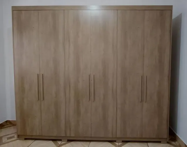 Vende-se guarda-roupa grande de casal 2,33m (altura) X 2,66m