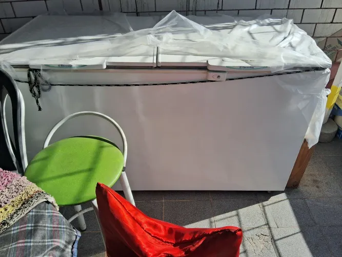 Freezer semi novo 477lt