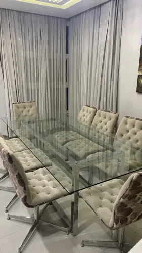 Mesa tampo de vidro com 8 cadeiras